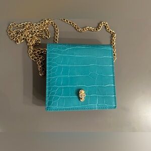 lIKE DREAMS 


Teal Croc-Embossed Crossbody Bag with Gold Chain